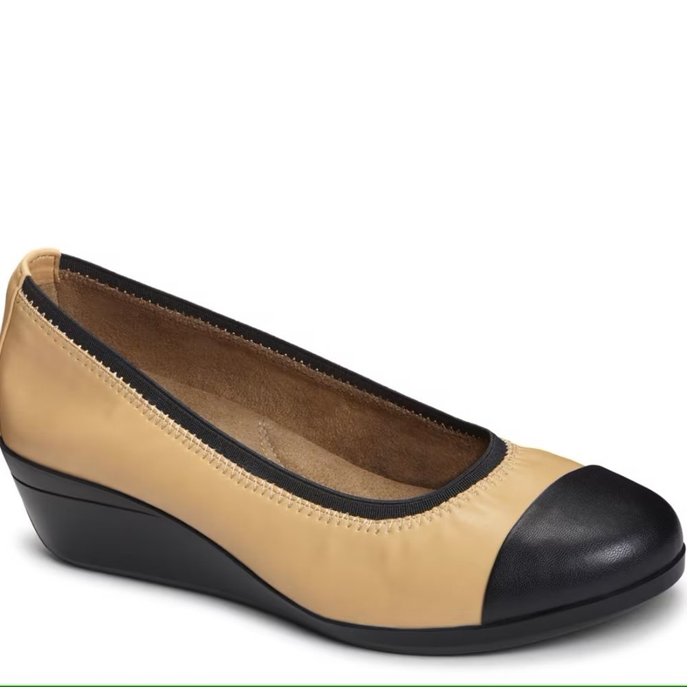 Aerosoles TRUE Blue Wedge Pump (8.5) - NIB